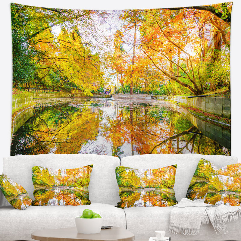 Forêt à chute lumineuse avec tapisserie river landscape, H 32 po x l 39 po