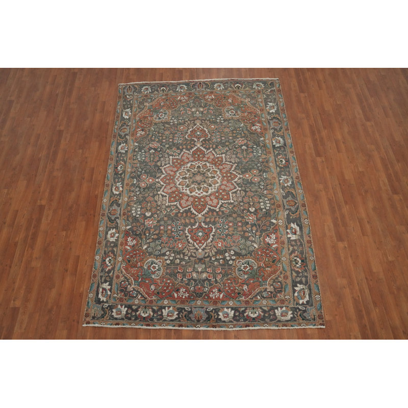 Tapis traditionnel gris à motif floral 7 x 10