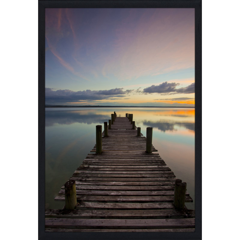 "Down by the Seaside", reproduction de photo encadrée, H 51,5 po x l 35,5 po x P 0,75 po