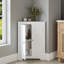 Armoire de plancher au sol avec 2 portes et tablettes réglables, armoire de rangement étroite autoportante, armoires de rangement en coin