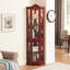 Armoire d'angle en cerisier avec tablettes et portes en verre trempé éclairé pour décoration de salon-128995439