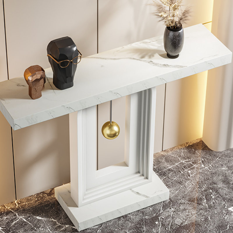 Console moderne avec base géométrique