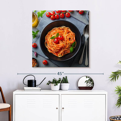 Yarlin Tomato Sauce Pasta