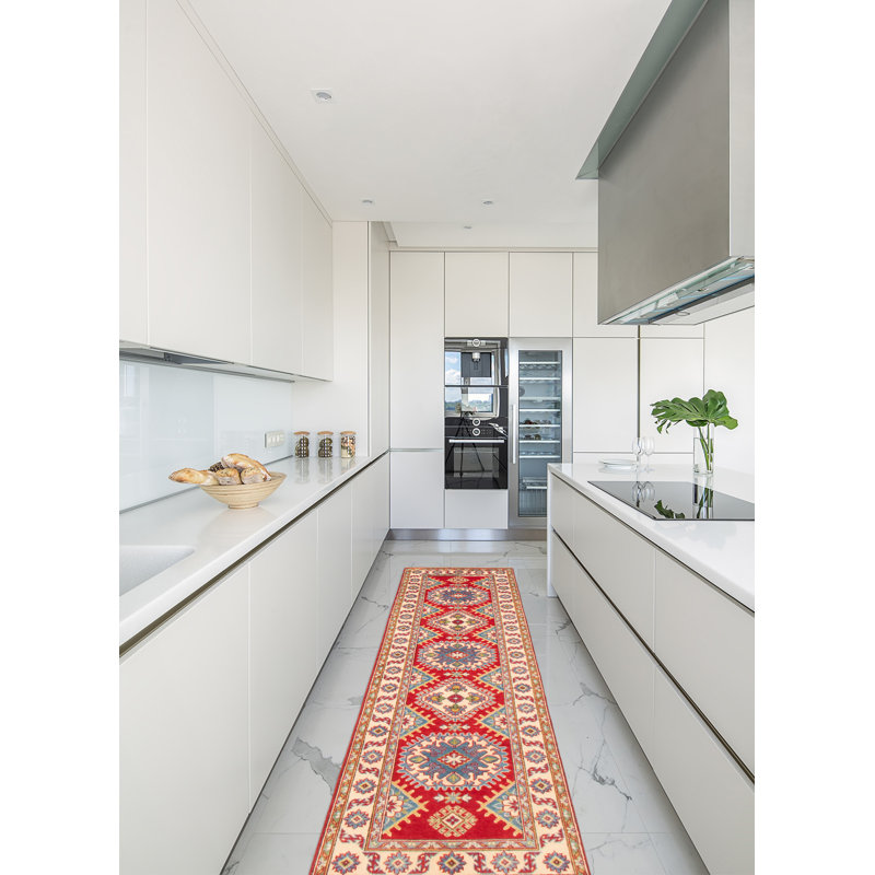 Tapis rouge mâle Gazigh 2 pi 8 po x 9 pi 7 po