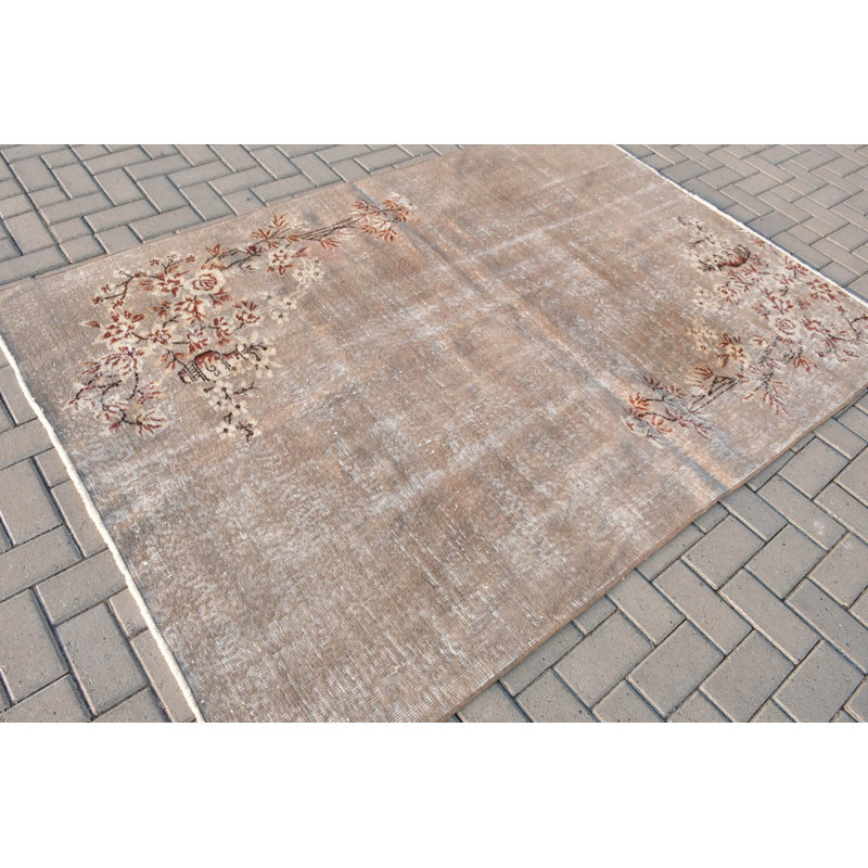 Tapis turc en laine d'inspiration Anatolian avec motif floral pour décoration de salon et esthétique intérieure en brun