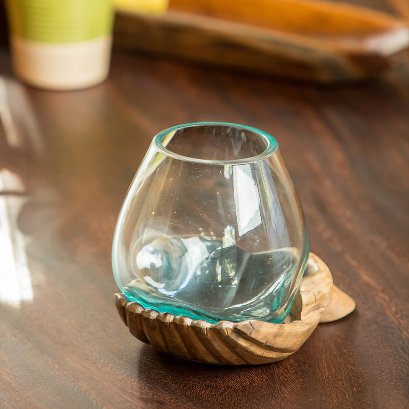 Vase en verre soufflé, H 5,20 po x l 6 po x P 4,80 po