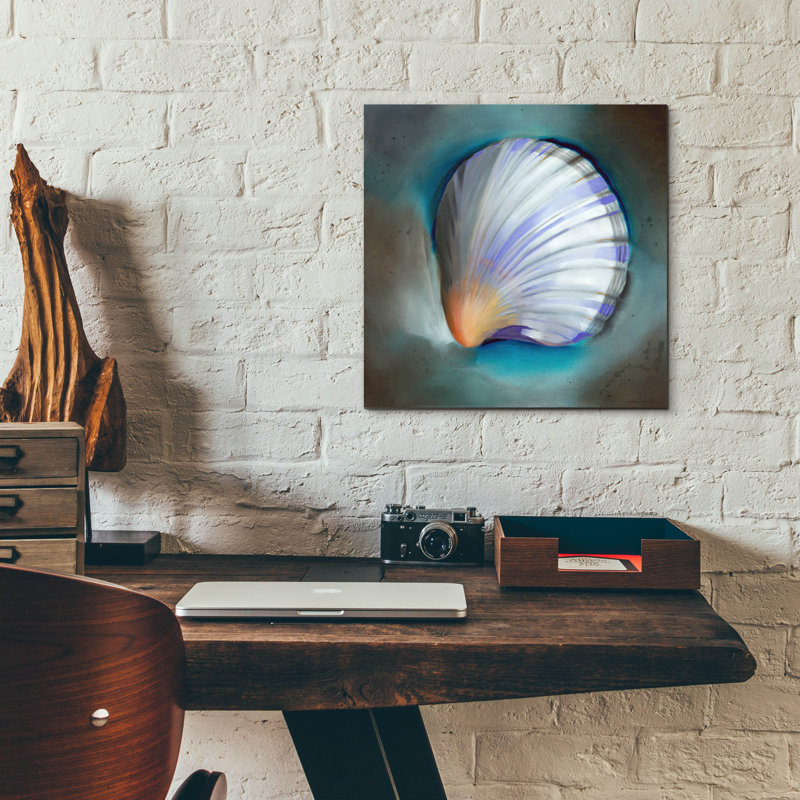 «Clam Shell Glow» par Louise Montillio, H 12 po x l 12 po x P 0,13 po