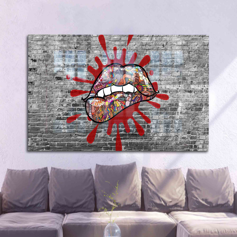 Décoration murale contemporaine en verre trempé avec graffiti aux lèvres éclatantes, parfaite pour les maisons modernes et les amateurs de design d'intérieur