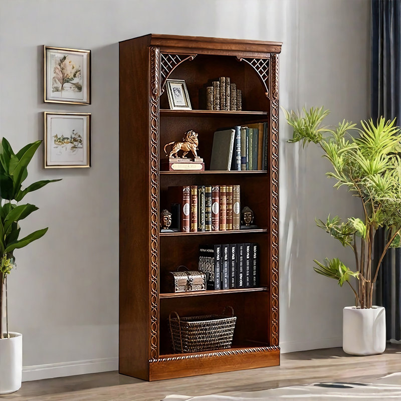 Bibliothèque entièrement sculptée en bois brun.