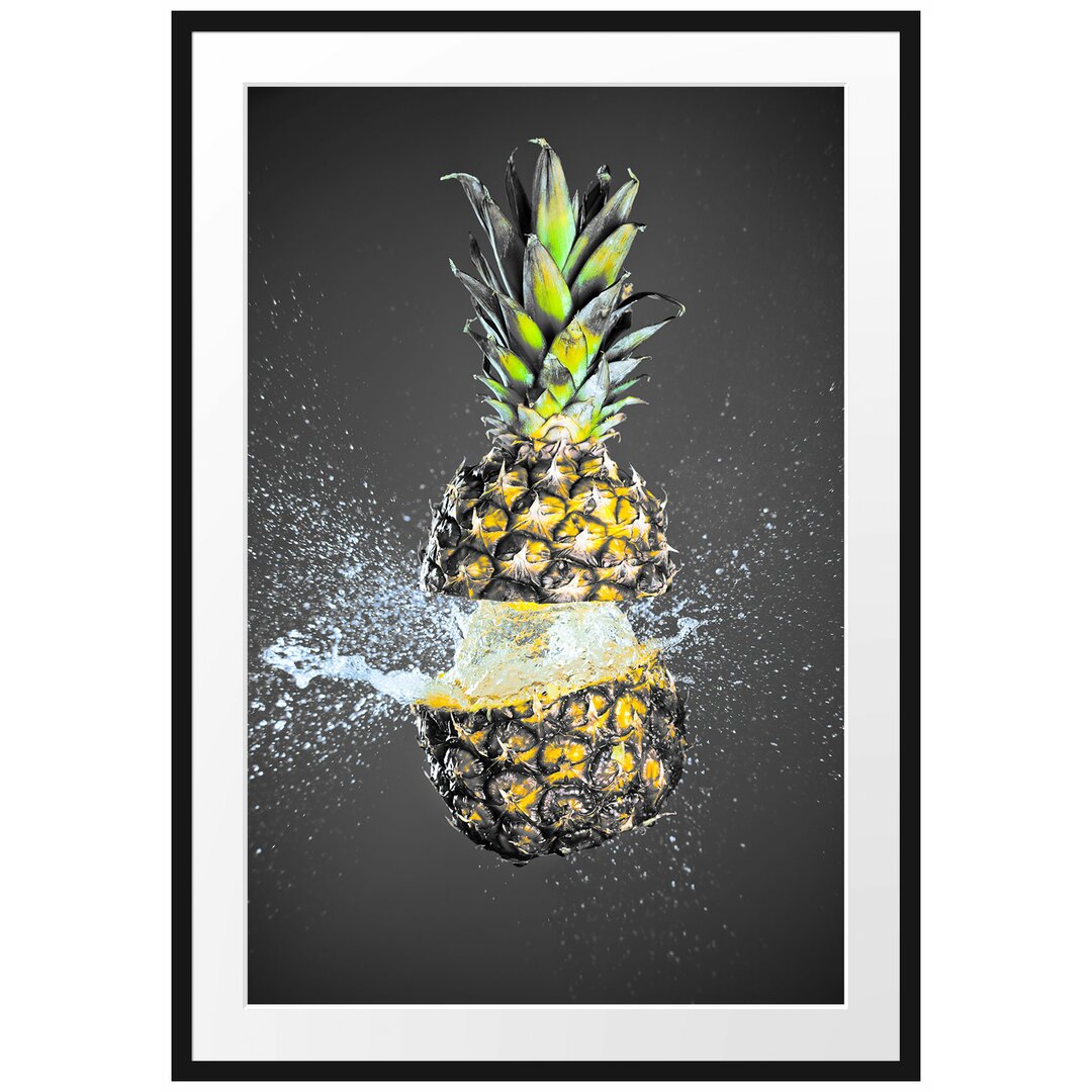 Gerahmtes Poster Ananas mit Wasser Bespritzt