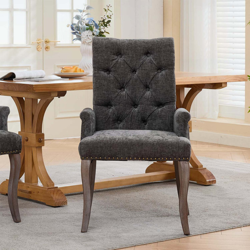 Élégante chaise de salle à manger en chenille capitonnée avec pieds en bois courbés, confortable et élégante pour les salles à manger modernes