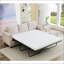 Grand canapé-lit convertible pour grand lit avec matelas en mousse à mémoire de forme, rampe à rivets et conception escamotable pour plus de confort et de polyvalence dans les salons et les appartements-297129612