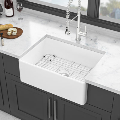 Évier de cuisine à simple cuve en céramique blanche de 28 pouces: livré avec ensemble de drain, grille inférieure, crépine à panier à vaisselle en acier inoxydable 304, égratignure et teinture, décoloration durable facile à entretenir