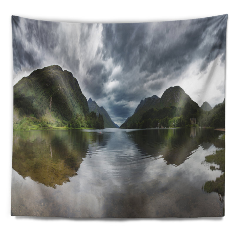 Paysage des hauts plateaux dans la tapisserie des eaux calmes, H 78 po x l 92 po