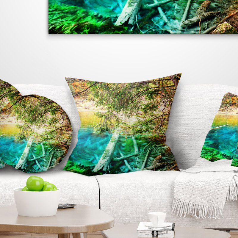 Coussin paysage avec lac coloré et troncs d'arbres, 16 po x 1 po, Coussin décoratif