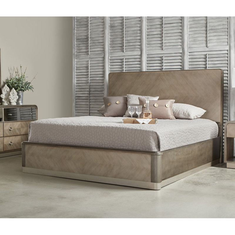 Minatare Standard Bed, Queen