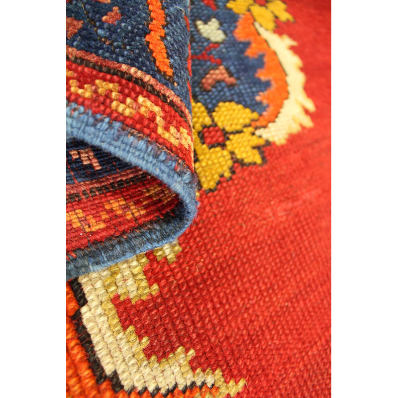Tapis unique rouge, bleu et jaune de 5 pi x 7 pi 8 po des années 1920