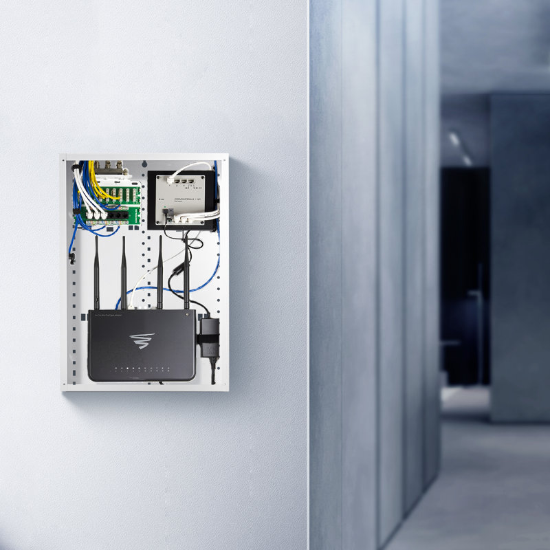 Enceinte média structurée pour téléviseur encastré mural de 20 po avec couvercle