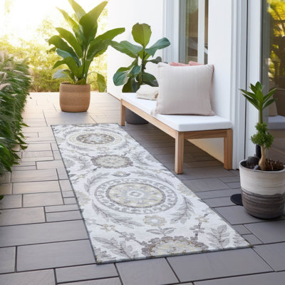 Mahaney Floral Indoor / Outdoor Rug
