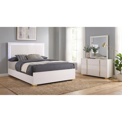 Ensemble de chambre à coucher 3 pièces Josephine White Queen, 159 cm L x 215 cm P x 128 cm H, en bois d'ingénierie, blanc avec tête de lit à DEL et accents métalliques dorés.