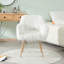 Chaise blanche en fausse fourrure avec pieds en métal