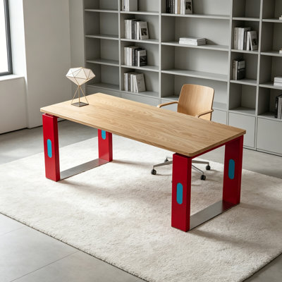 Bureau multifonctionnel aux couleurs vives