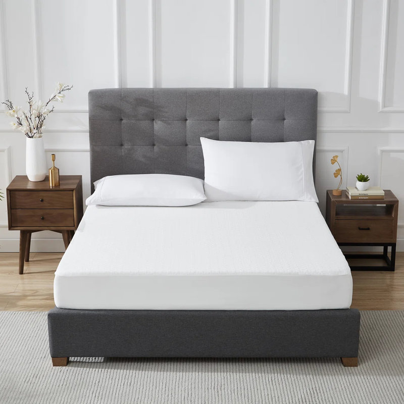 Stearns and Foster Cooling Hypoallergenic and Waterproof Fitted Mattress Protector, Queen