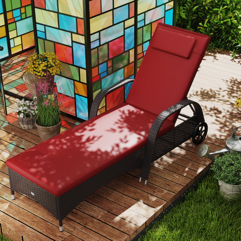 Chaise longue en rotin avec appui-tête et dossier réglable