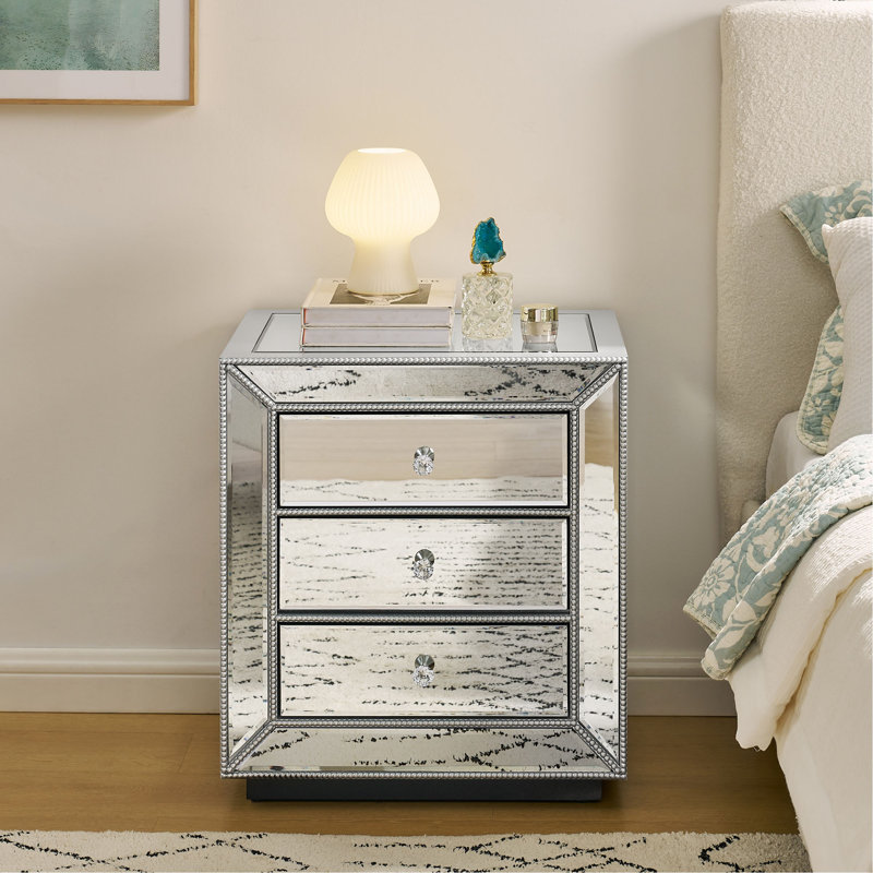 Armoire à trois tiroirs avec finition miroir en perles
