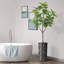 Arbre artificiel dans un pot à fleurs texturé blanc minimaliste moderne-104351679