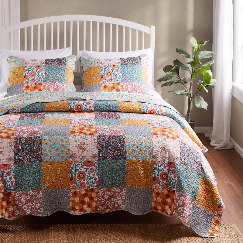 Carlie Twin Cotton Reversible Patchwork Quilt Set