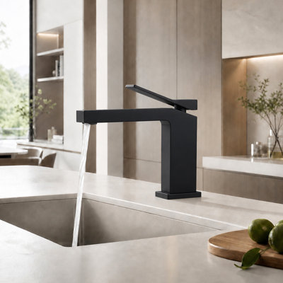 Single Hole Single-Handle Bathroom Faucet