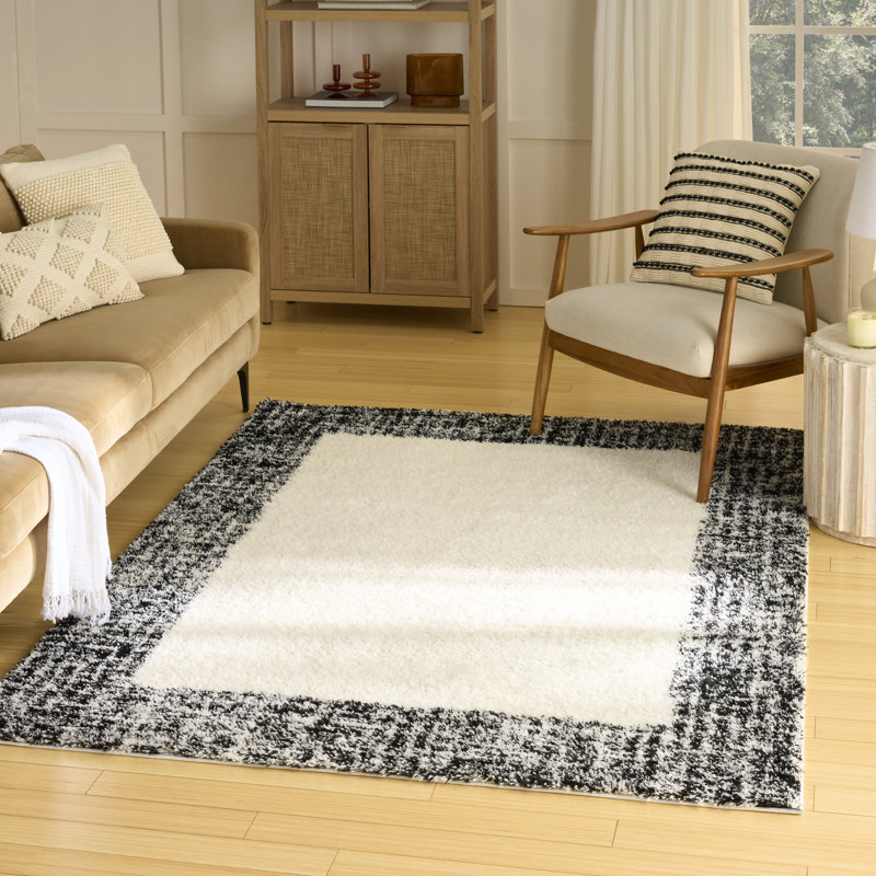 Tapis ivoire beige à poils longs Pernell, Rectangle 7 pi 10 po x 9 pi 10 po