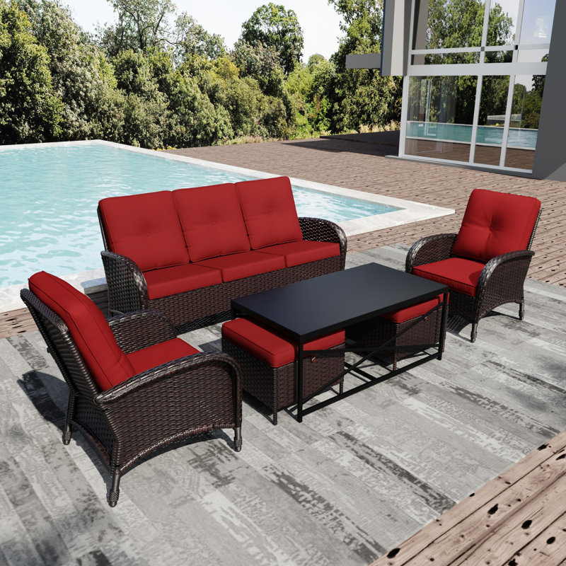 Ensemble de patio extérieur en osier pour 5 personnes avec canapé, chaises, repose-pieds, table basse et coussins, Rouge