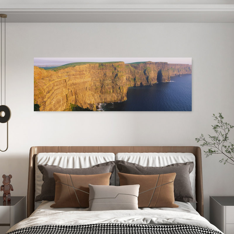 Vue de haut angle des falaises, falaises de la mère, comté de Clare, République d'Irlande, art mural abstrait contemporain, océan