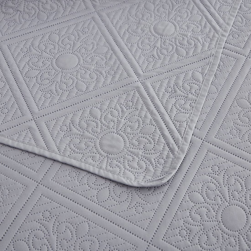 Crespi Coverlet, Queen Quilt + 2 Standard Shams