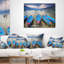 Rangée de bateaux bleus dans le lac Pokhara - Coussin décoratif imprimé bateaux