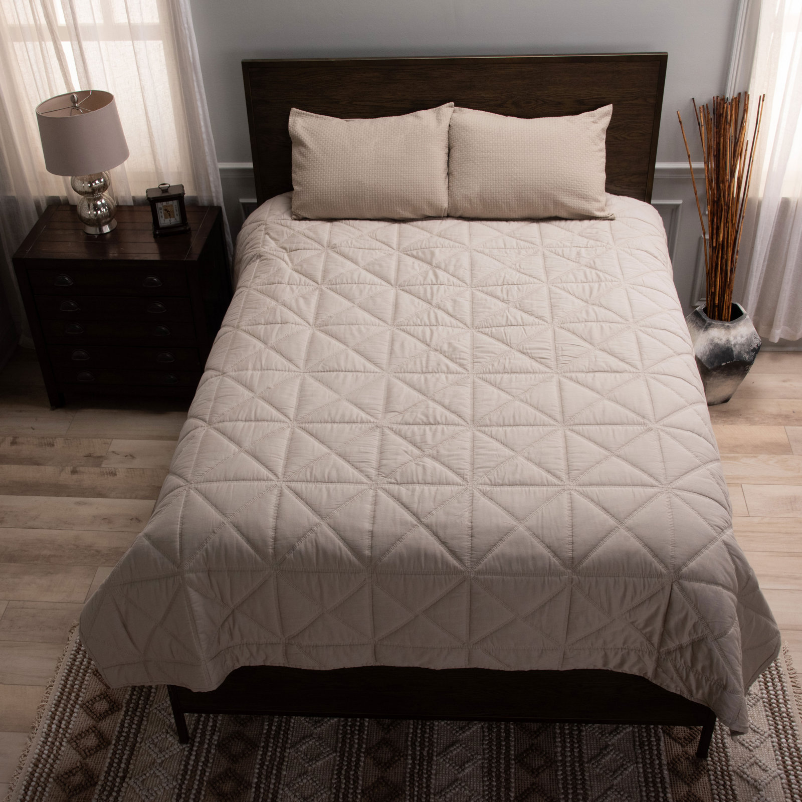 Yazmen Cotton Sateen Quilt Set, King Quilt + 2 King Shams