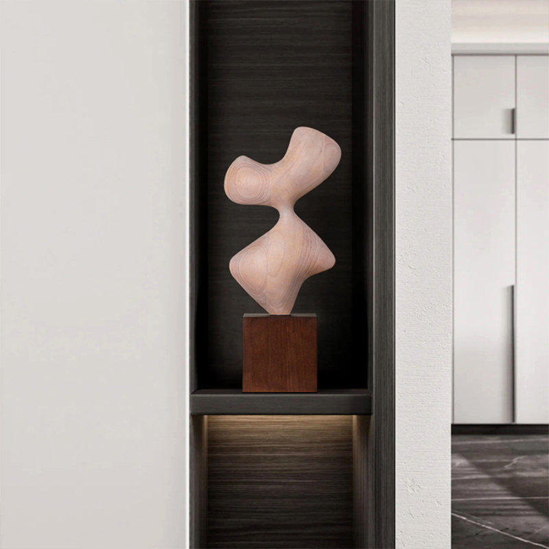 Ornements abstraits de sculpture sur bois