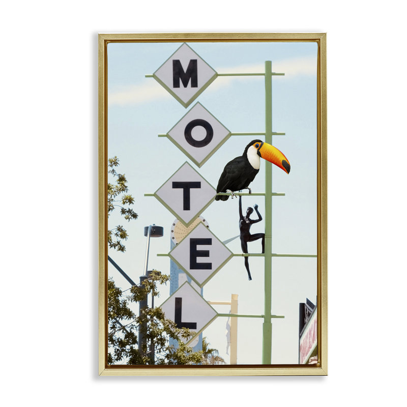 Toucan sur cadre flottant, signée Ashley Singleton, H 31 po x l 21 po, Cadre flottant métallique doré