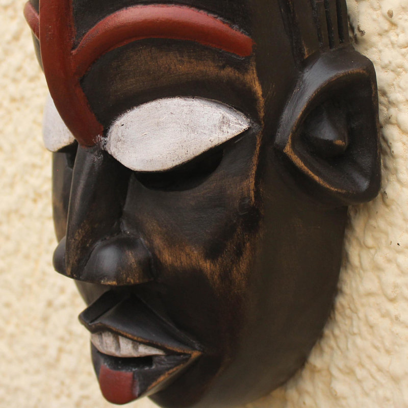 Masque en bois ghanaian de fantôme africaine