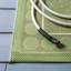 Tapis intérieur / extérieur olive / naturel tissé à plat à la main Arneshia-20793969