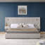 Structure de lit tapissier très grand avec tissu en chenille avec motif plissé, lit plateforme très grand avec tête de lit et cadre solide et table de chevet. Pas de sommier tapissier nécessaire - beige