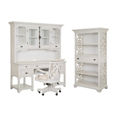 Bureau et huche avec chaise et bibliothèque