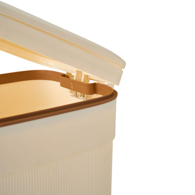 Plastic Step On Waste Bin, 25
