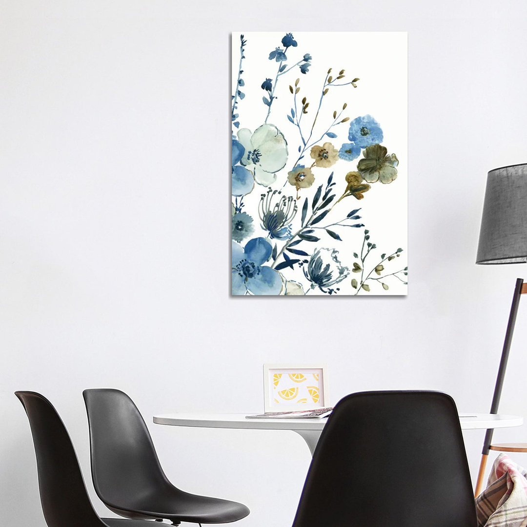 Blue Blossoming Garden I von Asia Jensen - Galerie-verpackte Leinwand Giclée auf Leinwand