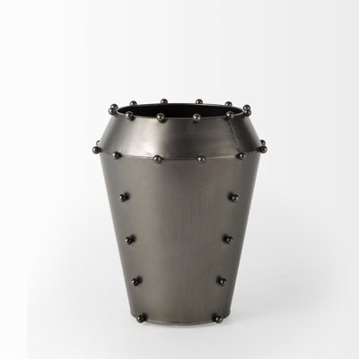 Petit vase en métal champagne avec clous