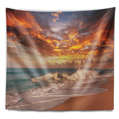Tapisserie ondes de mer sous des nuages colorés