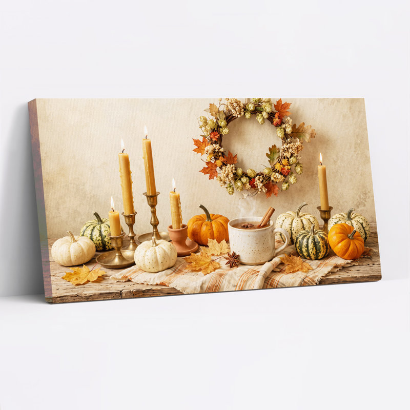Citrouilles orange et blanches avec bougies allumées et toile murale d'Halloween