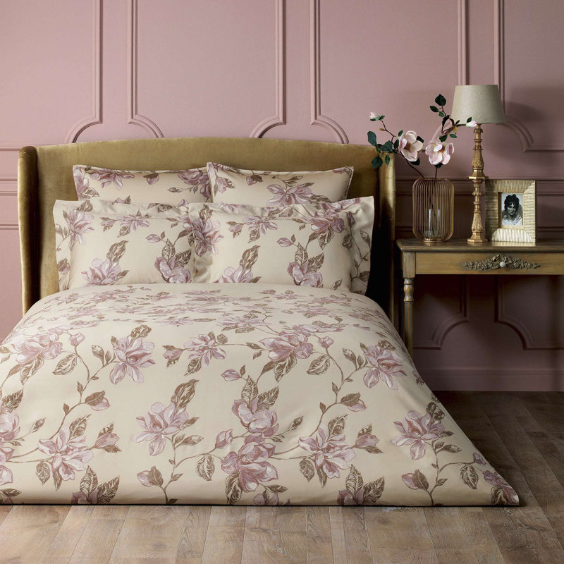 Milena Sham, Decor